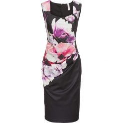 Sukienka w kwiaty bonprix czarno-lila-jasnoróżowy. Czarne sukienki damskie bonprix, na imprezę, w kwiaty, eleganckie, bez kołnierzyka, bez rękawów. Za 149,99 zł.