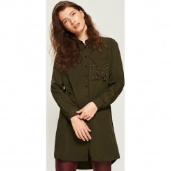 Koszulowa sukienka z aplikacją - Khaki. Brązowe sukienki damskie z falbanami marki Sinsay, s, z aplikacjami, z koszulowym kołnierzykiem, koszulowe. Za 79,99 zł.