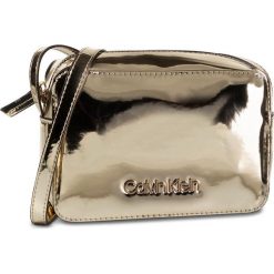 Torebka CALVIN KLEIN - Ck Must Psp20 Camerabag M K60K606191 0F4. Żółte listonoszki damskie Calvin Klein, na co dzień, bez wzorów, ze skóry ekologicznej, bez dodatków. Za 299,00 zł.