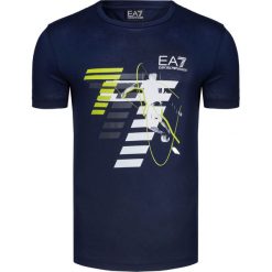 T-shirt EA7 EMPORIO ARMANI Granatowy. Niebieskie t-shirty męskie marki EA7 Emporio Armani, z nadrukiem, z bawełny, z okrągłym kołnierzem. Za 210,00 zł.