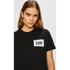 Lee - Top. Czarne topy damskie marki Lee, s, z nadrukiem, z bawełny, z okrągłym kołnierzem. Za 89,90 zł.