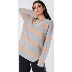 Paski damskie: Rut&Circle Sweter w paski Winnie – Pink,Grey,Multicolor