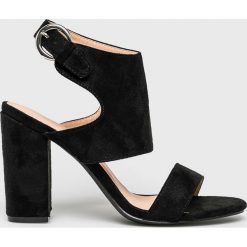 Answear - Sandały Laura Mode. Czerwone sandały damskie ANSWEAR, bez wzorów, z materiału, z okrągłym noskiem, bez obcasa, na obcasie, na klamry. W wyprzedaży za 59,90 zł.