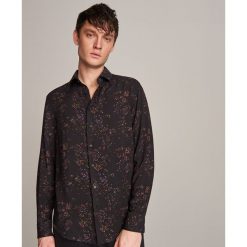 Wzorzysta koszula z wiskozy - Czarny. Czarne koszule męskie Reserved, xl, z wiskozy. Za 89,99 zł.