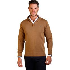Sweter w kolorze jasnobrązowym. Pomarańczowe swetry męskie The Time of Bocha, xxl, z haftami, z bawełny, ze stójką, bez kaptura. W wyprzedaży za 119,95 zł.