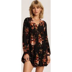 Czarna Sukienka Irinynore. Czarne sukienki damskie Renee, s, bez wzorów, bez kołnierzyka, bez rękawów, mini. Za 129,99 zł.