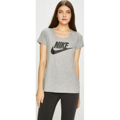 Nike Sportswear - Top sportowy. Szare topy sportowe damskie Nike Sportswear, l, z nadrukiem, z bawełny, z krótkim rękawem. W wyprzedaży za 84,90 zł.