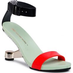 Sandały UNITED NUDE - Eamz Ankle Straps 10516635149 Fresh. Czarne klapki damskie United Nude, bez wzorów, ze skóry, bez obcasa. W wyprzedaży za 809,00 zł.