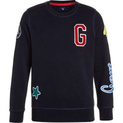 GANT BADGE CNECK Bluza evening blue. Niebieskie bluzy dziewczęce GANT, z bawełny. Za 379,00 zł.