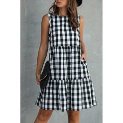 Sukienka ESELIA BLACK. Czarne sukienki damskie IVET, na co dzień, na lato, bez wzorów, bez kołnierzyka, z krótkim rękawem, krótkie, mini. W wyprzedaży za 59,00 zł.