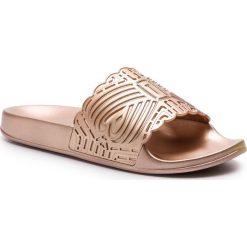 Klapki TED BAKER - Missley 9-18462 Rose Gold. Żółte klapki damskie Ted Baker, bez wzorów, z tworzywa sztucznego, bez obcasa. W wyprzedaży za 229,00 zł.