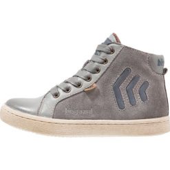 Bisgaard Tenisówki i Trampki wysokie grey. Szare trampki dziewczęce marki Bisgaard, ze skóry. W wyprzedaży za 259,35 zł.