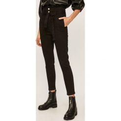 Answear - Jeansy. Czarne jeansy damskie ANSWEAR, s, z podwyższonym stanem. Za 149,90 zł.