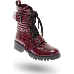 SKÓRZANE TRAPERY Twinset. Czerwone buty trekkingowe damskie Twinset, ze skóry, z okrągłym noskiem, na wysokim obcasie, z paskami. Za 674,50 zł.