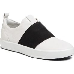 Sneakersy ECCO - Soft 8 W 44067301007 White. Białe półbuty damskie ecco, bez wzorów, ze skóry, bez obcasa, na płaskiej podeszwie, bez zapięcia. Za 549,00 zł.