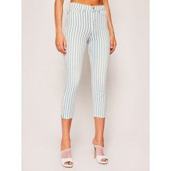 Jeansy Skinny Fit Guess JENNIFER LOPEZ W0GA18 D4051. Jeansy damskie Guess. W wyprzedaży za 309,00 zł.
