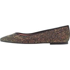 Pretty Ballerinas SHADOW Baleriny gold. Żółte baleriny damskie marki Pretty Ballerinas, bez wzorów, ze skóry, klasyczne, bez obcasa. Za 549,00 zł.