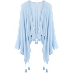 Poncho dzianinowe bonprix jasnoniebieski. Niebieskie żakiety damskie bonprix, bez wzorów, z dzianiny. Za 89,99 zł.