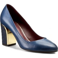Półbuty GINO ROSSI - Lena DCG420-L35-4300-5700-0 Niebieski 59. Niebieskie półbuty damskie Gino Rossi, z aplikacjami, ze lnu, eleganckie, bez obcasa, na obcasie, bez zapięcia. W wyprzedaży za 229,00 zł.