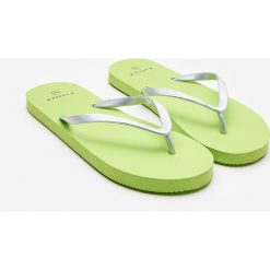 Japonki - Zielony. Zielone klapki damskie House, bez wzorów, bez obcasa. Za 29,99 zł.