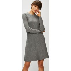 Vero Moda - Sukienka. Szare sukienki damskie Vero Moda, na co dzień, s, bez wzorów, z poliesteru, casualowe, z okrągłym kołnierzem, z długim rękawem, długie, mini, rozkloszowane. W wyprzedaży za 119,90 zł.