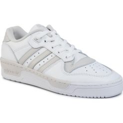 Buty adidas - Rivalry Low EE4966 FTwht/Ftwht/Greone. Białe buty sportowe damskie Adidas, bez wzorów, ze skóry, sportowe. W wyprzedaży za 219,00 zł.