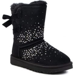 Buty UGG - W Classic Galaxy Bling Short 1103798 Blk. Czarne kozaki damskie Ugg, na zimę, z wełny, bez obcasa, bez zapięcia. W wyprzedaży za 899,00 zł.