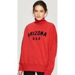 Bluza z golfem - Czerwony. Czerwone bluzy damskie Sinsay. Za 59,99 zł.