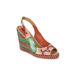 Sandały Missoni XM031. Różowe sandały damskie Missoni, bez wzorów, bez obcasa, bez zapięcia. W wyprzedaży za 1167,20 zł.