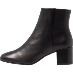 Högl Botki black. Czarne botki damskie na zamek HÖGL, z materiału, klasyczne. Za 749,00 zł.