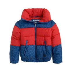 Kurtka w kolorze czerwono-niebieskim. Czerwone kurtki chłopięce z puchu. W wyprzedaży za 174,95 zł.