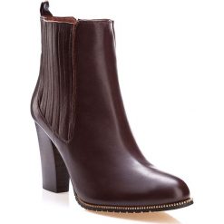 Buty damskie. Pomarańczowe botki damskie Wittchen, ze skóry, przed kolano, na wysokim obcasie, na słupku, bez zapięcia. W wyprzedaży za 299,90 zł.
