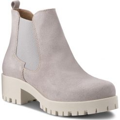 Botki TAMARIS - 1-25435-30 Lt. Grey Suede 231. Szare botki damskie zamszowe marki Tamaris. W wyprzedaży za 189,00 zł.