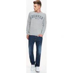 SWETER MĘSKI Z NADRUKIEM. Szare golfy męskie marki Top Secret, na jesień, m, z nadrukiem. Za 34,99 zł.