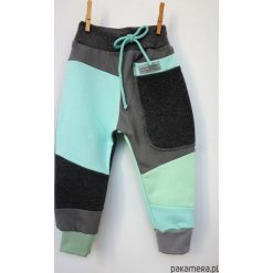 PATCH PANTS spodnie 74 - 98 cm grafit & błękit. Niebieskie spodnie niemowlęce Pakamera, z dresówki. Za 89,00 zł.