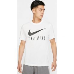 Nike Dri-FIT Koszulka Biały. Białe podkoszulki męskie Nike, xl, z nadrukiem, z bawełny, bez kołnierzyka, z krótkim rękawem, krótkie. Za 111,95 zł.