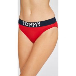 Tommy Hilfiger - Figi. Czerwone figi marki TOMMY HILFIGER, s, z elastanu. W wyprzedaży za 79,90 zł.