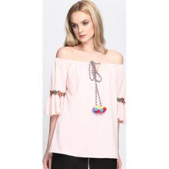 Różowa Bluzka Colorful Dreams. Różowe bluzki damskie Born2be, na co dzień, s, z haftami, bez kołnierzyka, z krótkim rękawem. Za 79,99 zł.