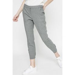 Tommy Jeans - Spodnie. Szare jeansy damskie rurki Tommy Jeans, z haftami, z elastanu, casualowe. W wyprzedaży za 299,90 zł.