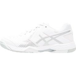 ASICS GELGAME 6 Obuwie do tenisa Outdoor white/silver. Białe buty sportowe damskie marki Asics, bez wzorów, z gumy, sportowe, outdoorowe. Za 349,00 zł.