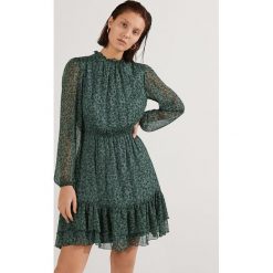 Wzorzysta sukienka mini - Wielobarwny. Sukienki damskie Reserved, bez wzorów, bez kołnierzyka, bez rękawów, mini. Za 139,99 zł.