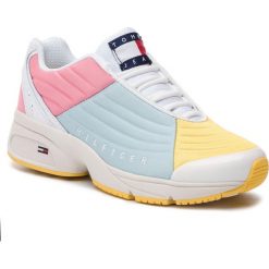 Sneakersy TOMMY JEANS - Color Block Tommy Jeans Sneaker EN0EN00554 Geranium Pink/Canalblue/Aspeng 901. Różowe półbuty damskie marki Tommy Jeans, z jeansu. Za 539,00 zł.
