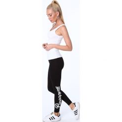 Legginsy z napisem na nogawce czarne 8041. Czarne legginsy damskie Fasardi, s, z napisami. Za 31,20 zł.