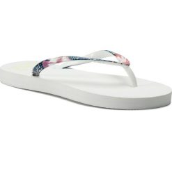 Japonki EA7 EMPORIO ARMANI - XFQ003 XK087 00767 Graphic Bright White. Białe klapki damskie EA7 Emporio Armani, bez wzorów, z tworzywa sztucznego, bez obcasa. W wyprzedaży za 109,00 zł.