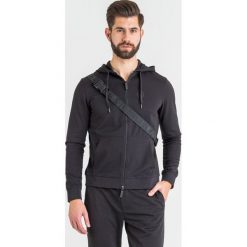BLUZA armani exchange. Czarne bluzy męskie Armani Exchange, xl, bez wzorów, bez kołnierzyka, bez rękawów, bez kaptura. Za 609,00 zł.