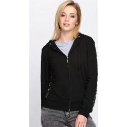 Czarna Bluza Wake Me Up. Czarne bluzy rozpinane damskie marki Born2be, l, z dresówki, z kapturem. Za 59,99 zł.