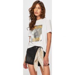 Calvin Klein Jeans - T-shirt. Białe bluzki damskie Calvin Klein Jeans, s, z nadrukiem, z bawełny, z okrągłym kołnierzem. W wyprzedaży za 179,90 zł.