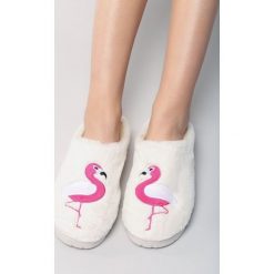 Beżowe Kapcie Mmy Pelican. Brązowe kapcie damskie Renee. Za 39,99 zł.