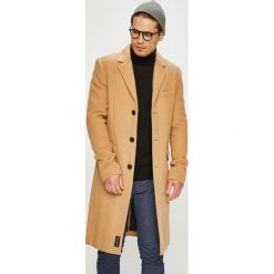 Calvin Klein Jeans - Płaszcz. Brązowe płaszcze męskie marki Calvin Klein Jeans, xl, z poliesteru, klasyczne. W wyprzedaży za 899,90 zł.