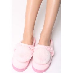 Jasnoróżowe Kapcie Fit Me. Czerwone kapcie damskie marki Born2be, z materiału. Za 19,99 zł.